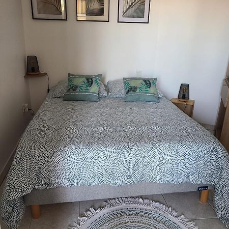T2 Climatise A 5 Minutes A Pied De La Plage Avec Parking, Piscine Et Wifi Frejus Exterior photo