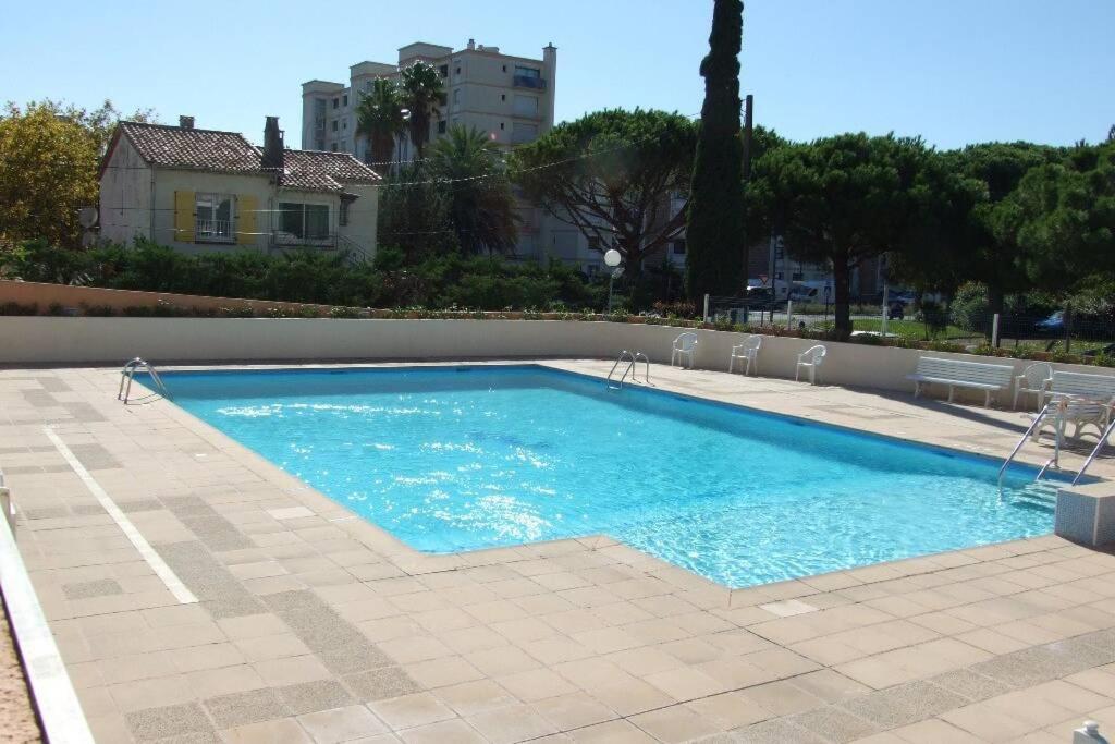 T2 Climatise A 5 Minutes A Pied De La Plage Avec Parking, Piscine Et Wifi Frejus Exterior photo